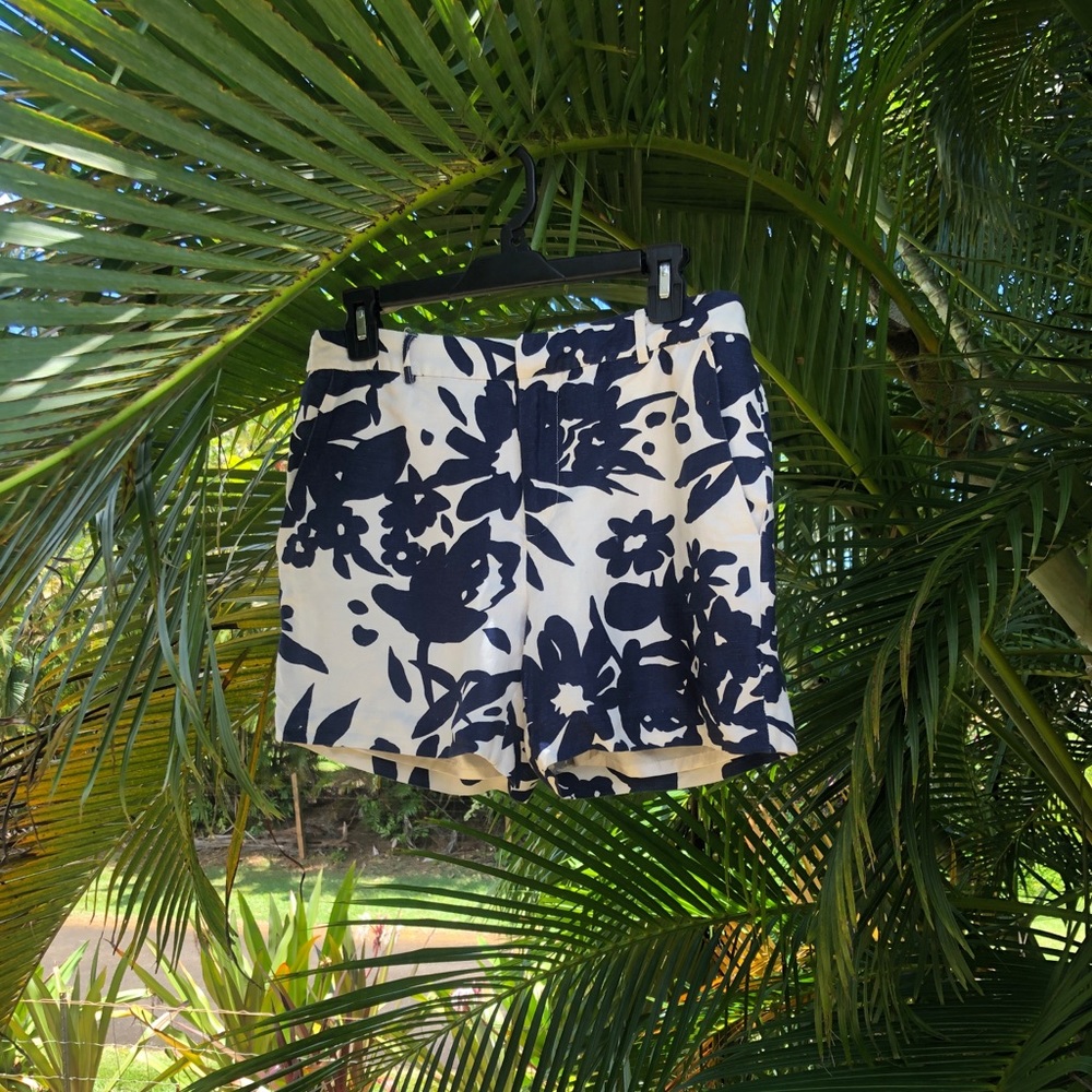 Saks Fifth Avenue floral print shorts Medium